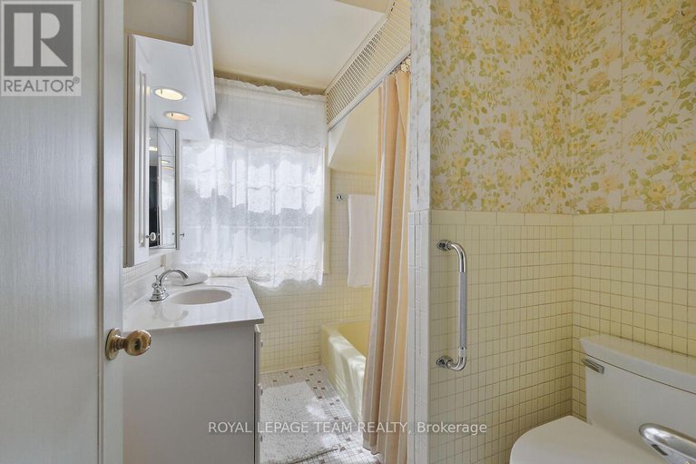 28850677/123-ivy-crescent/new-edinburgh/ottawa/ontario/K1M1Y1_35