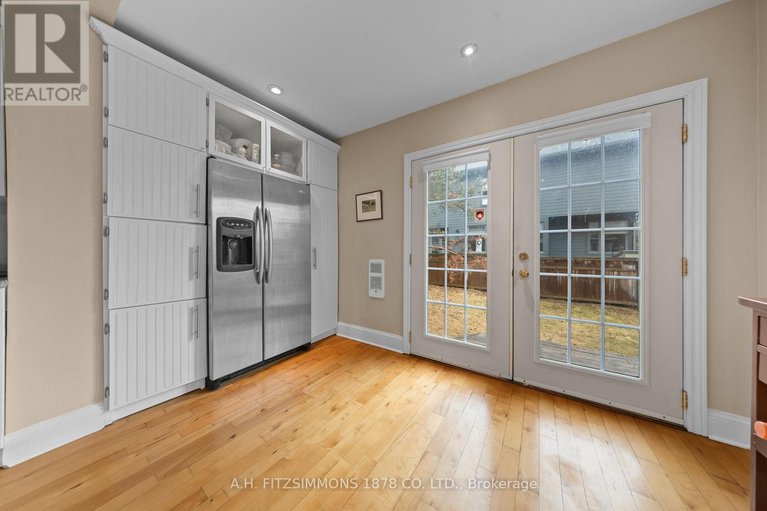 29600890/564-tweedsmuir-avenue/westborohampton-park/ottawa/ontario/K1Z5P2_17