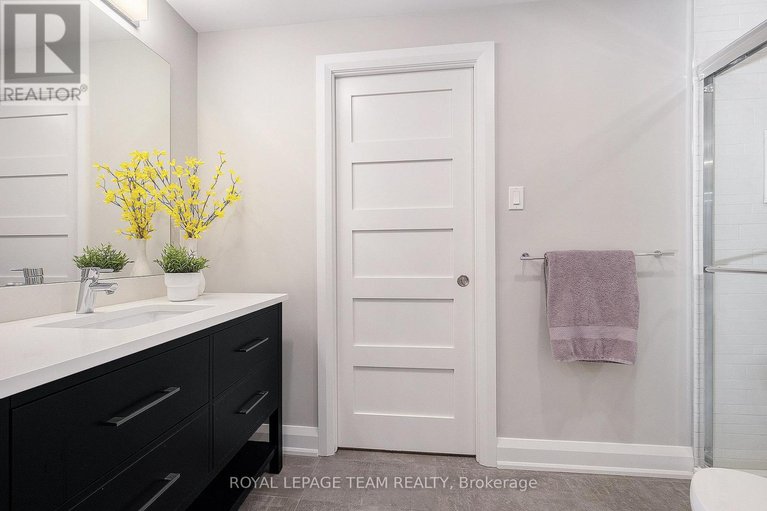 28242959/1670-ortona-avenue/carleton-heights/ottawa/ontario/K2C1W7_32