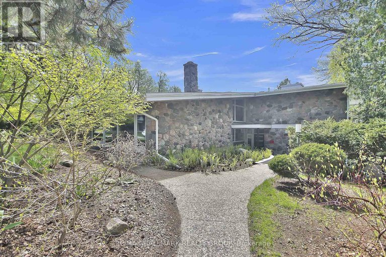 28150348/10-qualicum-street/bruce-farmgraham-parkqualicumbellands/ottawa/ontario/K2H7G8_2
