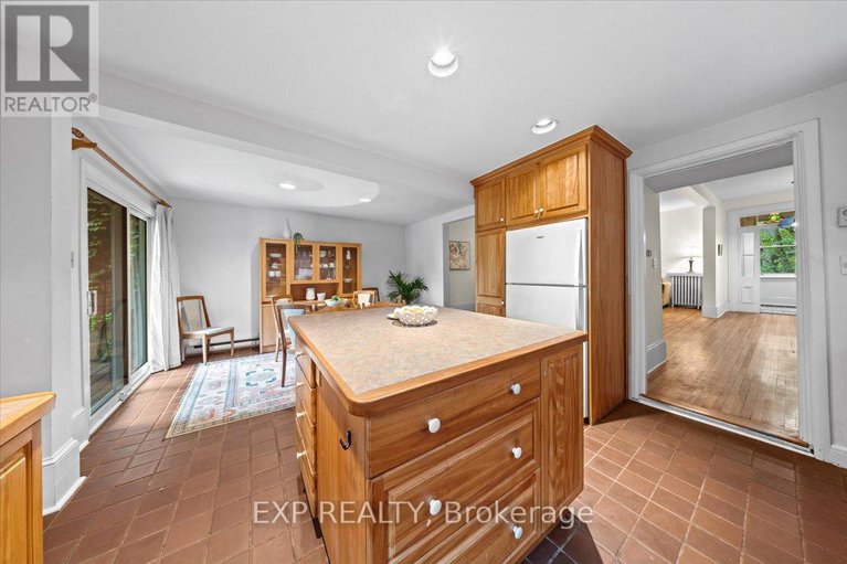 28808185/107-stanley-avenue/new-edinburgh/ottawa/ontario/K1M1N8_8