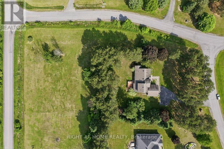 28420943/114-david-kennedy-drive/dunrobin-shores/ottawa/ontario/K0A1T0_39