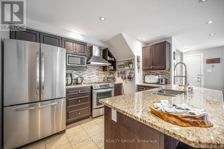 28775402/14-1238-marenger-street/convent-glen-south/ottawa/ontario/K1C1S2_15