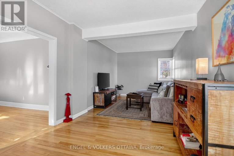 29397615/1235-erie-avenue/ridgemont/ottawa/ontario/K1V6G5_4