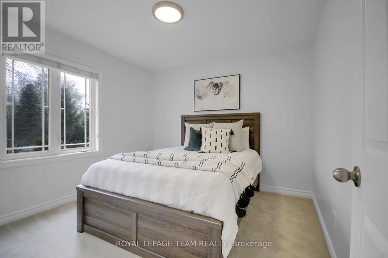 28297086/5719-stuewe-drive/manotick-east-to-manotick-station/ottawa/ontario/K4M1L2_24
