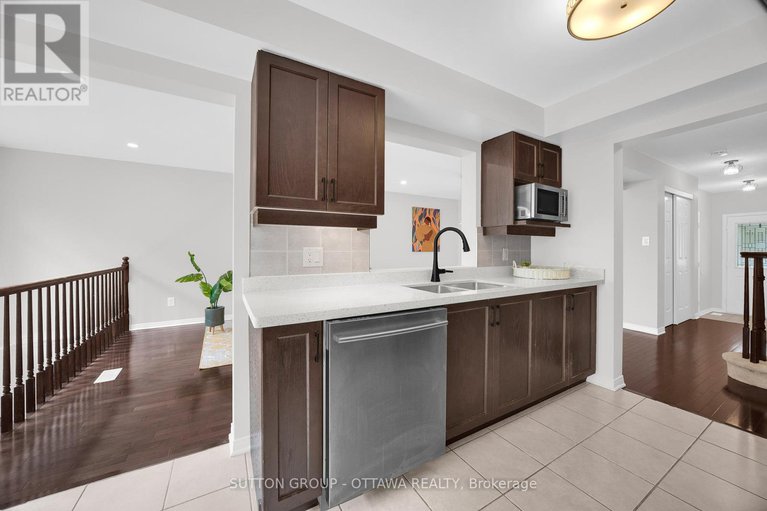 28762119/554-ashbourne-crescent/stonebridge/ottawa/ontario/K2J0P6_14