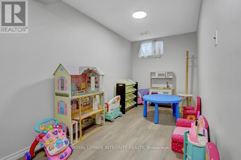 29178454/34-stokes-crescent/glencairnhazeldean/ottawa/ontario/K2L2Z4_34