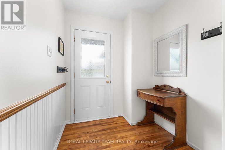 28234836/107-melanie-crescent/glencairnhazeldean/ottawa/ontario/K2L2E4_11