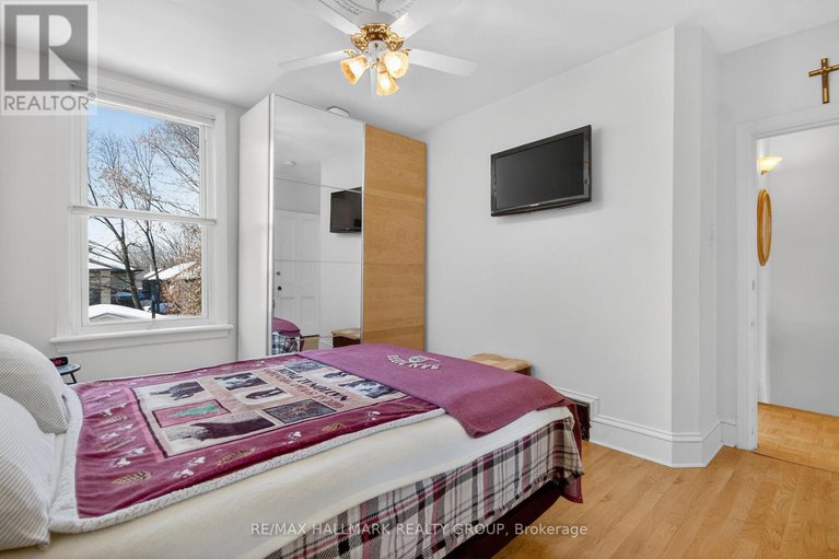 29421781/512-melbourne-avenue/mckellarhighland/ottawa/ontario/K2A1W5_23