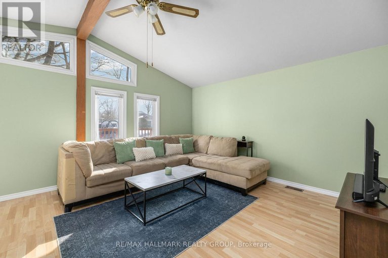 29541162/135-woods-road/constance-bay/ottawa/ontario/K0A3M0_5