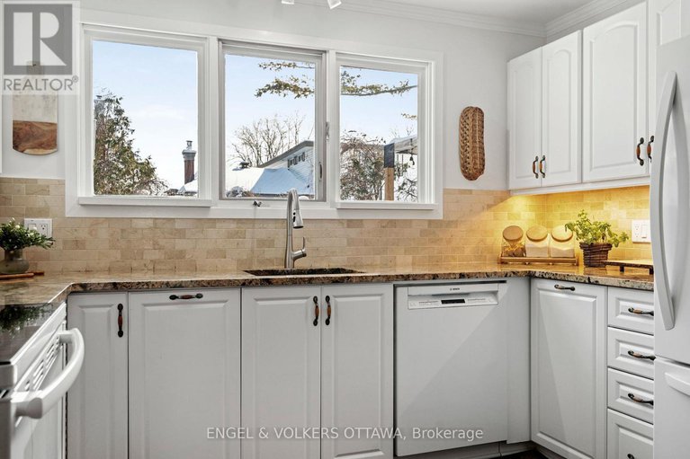 29330205/1336-cahill-drive/south-keys/ottawa/ontario/K1V7K4_8