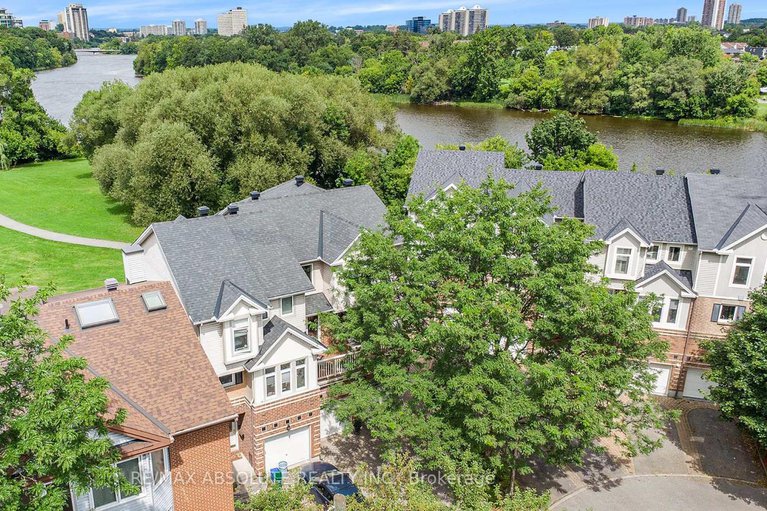 28323111/47-robinson-avenue/sandy-hill/ottawa/ontario/K1N8N8_1