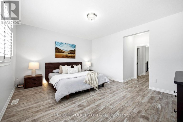 29515516/252-rue-des-soldats-riendeau-street/half-moon-bay/ottawa/ontario/K2J5Z4_21