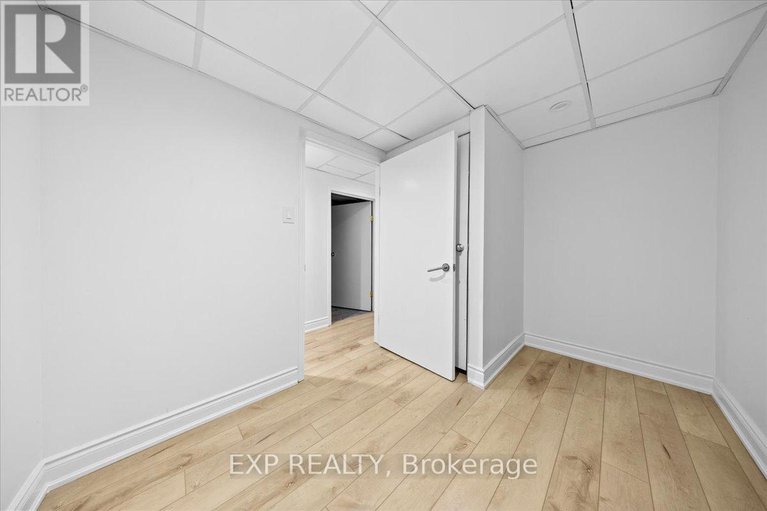 29075972/290-elderberry-terrace/chatelaine-village/ottawa/ontario/K1E1Z1_32