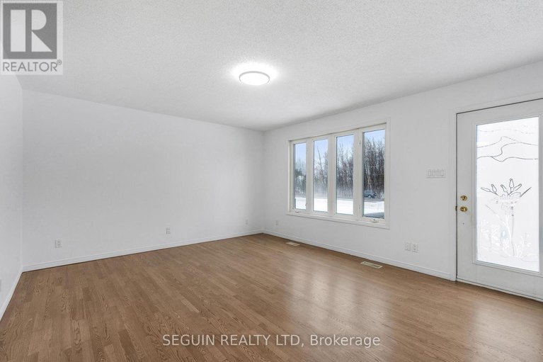 29211011/3704-pattee-road-e/east-hawkesbury-twp/hawkesbury/ontario/K6A2R2_3