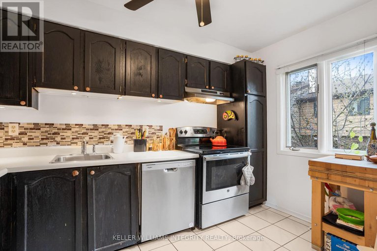 28271638/1471-bryson-lane/sawmill-creektimbermill/ottawa/ontario/K1T2T7_12