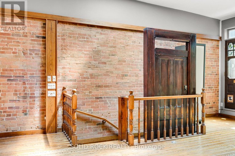 28616919/541-besserer-street/sandy-hill/ottawa/ontario/K1N6C6_26