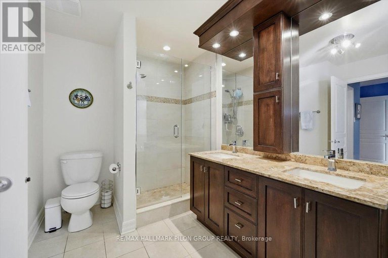 28990887/2380-virginia-drive/urbandale-acres/ottawa/ontario/K1H6S2_16