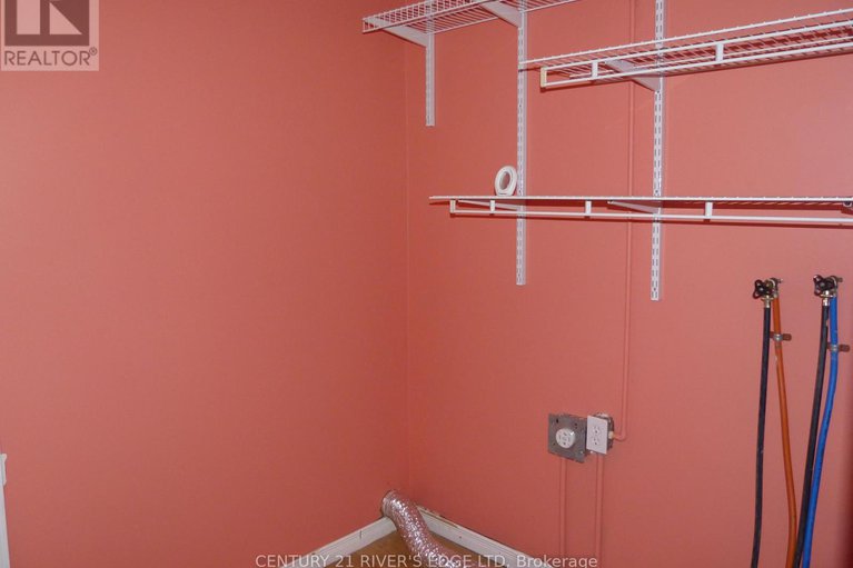 29040852/468-gladstone-street-n/winchester/north-dundas/ontario/K0C2K0_12