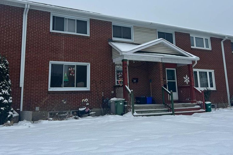 29178453/642-borthwick-avenue/castle-heightsrideau-high/ottawa/ontario/K1K2L9_5