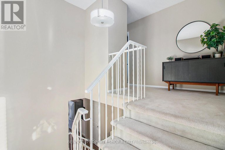 29050384/1865-leclair-crescent/queenswood-heights-south/ottawa/ontario/K1E3S2_18