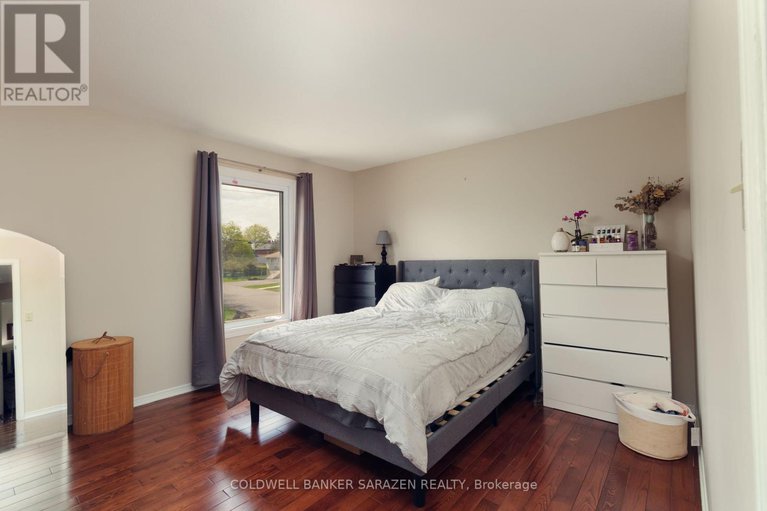 28302138/1325-summerville-avenue/carlington/ottawa/ontario/K1Z8G7_9