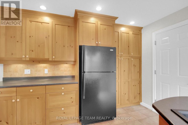 29060164/26-jackson-court/beaverbrook/ottawa/ontario/K2K1B7_8