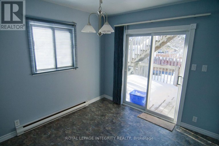28629936/422-queen-mary-street/overbrookcastle-heights/ottawa/ontario/K1K1W5_15