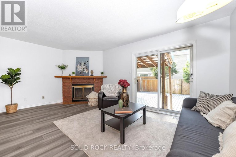 28622549/348-monica-crescent/bilberry-creekqueenswood-heights/ottawa/ontario/K1E3N5_10