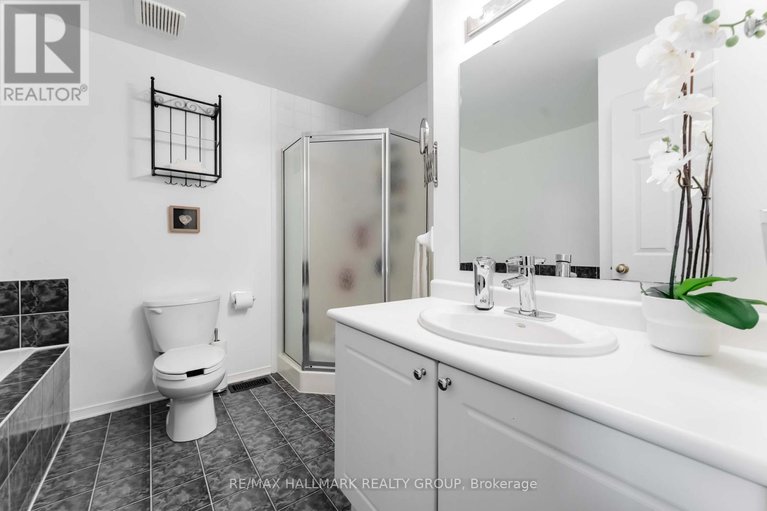 28384628/1532-duplante-avenue/fallingbrookpineridge/ottawa/ontario/K4A3Z2_18