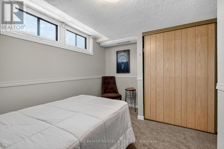 28912444/11-willeth-avenue/city-viewskylinefisher-heightsparkwood-hills/ottawa/ontario/K2E5C2_40