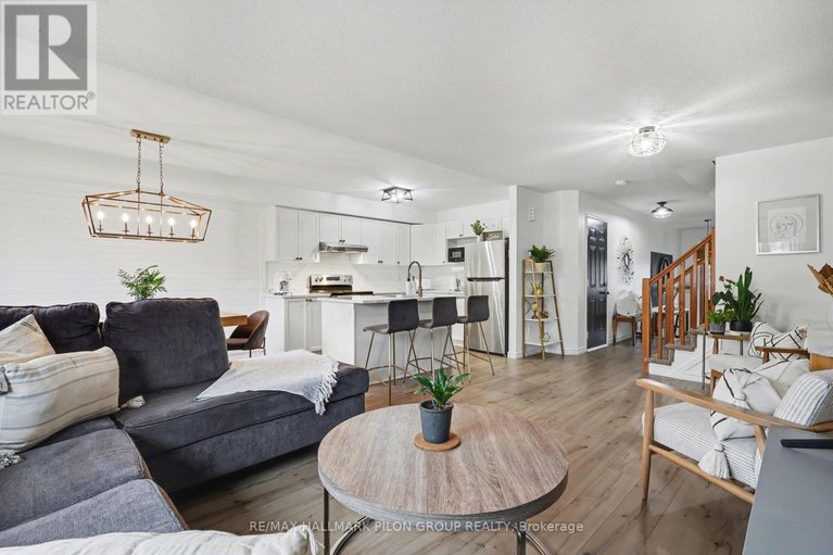 29660608/218-rolling-meadow-crescent/mer-bleuebradley-estatesanderson-park/ottawa/ontario/K1W0B1_6