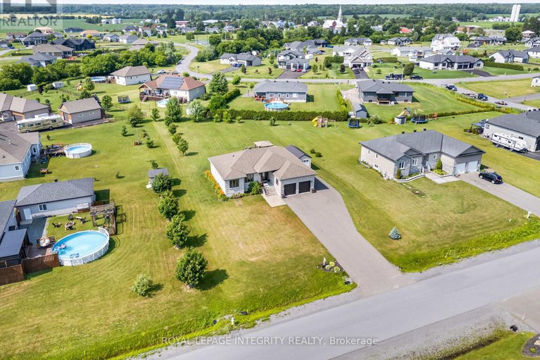 28552099/251-des-violettes-street/clarencerockland-twp/clarence-rockland/ontario/K0A2A0_38