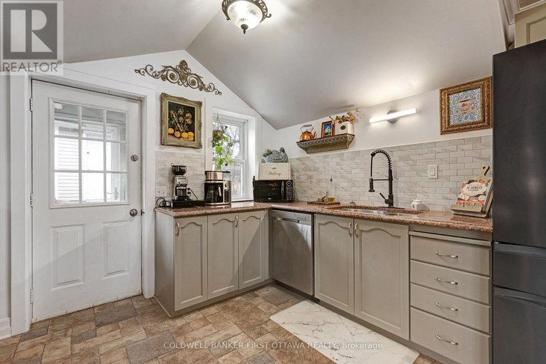 29613138/107-owen-street/lanark-highlands-lanark-village/lanark-highlands/ontario/K0G1K0_15