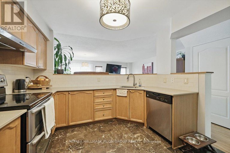 28576783/11-great-oak-private/riverview-park/ottawa/ontario/K1G6P7_4
