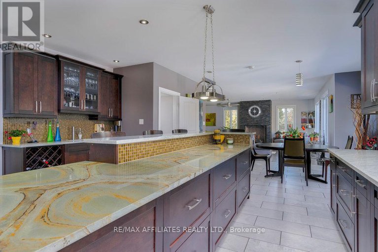 28142173/2284-summerside-drive/manotick-east-to-manotick-station/ottawa/ontario/K4M1B4_13