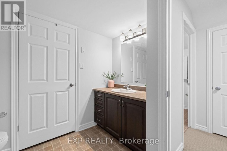 28826800/114-a-lindenshade-drive/strandherd/ottawa/ontario/K2J5R5_31