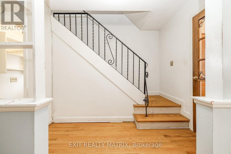 29077893/426-apple-tree-lane/viscount-alexander-park/ottawa/ontario/K1K2R6_18