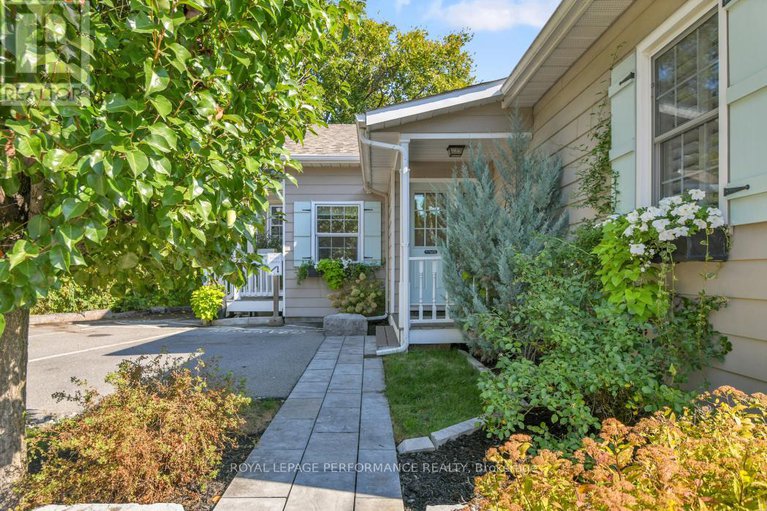 29118875/5583-manotick-main-street/manotick-village-manotick-estates/ottawa/ontario/K4M1A9_2