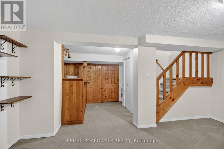 29631192/10-47-sunridge-lane/on-the-green/ottawa/ontario/K2J2N9_35