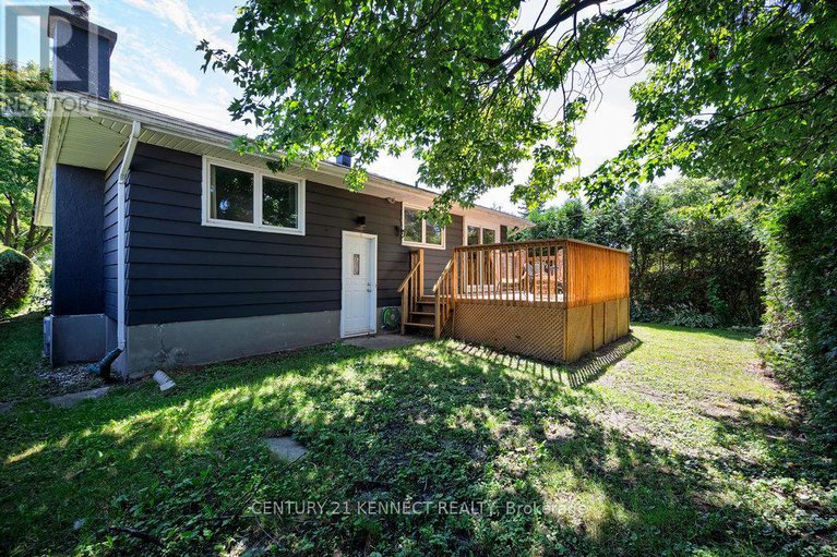 28656058/1666-fisher-avenue/borden-farmstewart-farmcarleton-heightsparkwood-hills/ottawa/ontario/K2C1X7_29