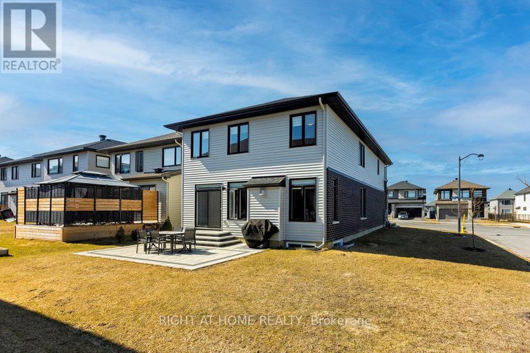 28163339/4511-kelly-farm-drive/blossom-parkkemp-parkfindlay-creek/ottawa/ontario/K1X0E7_44