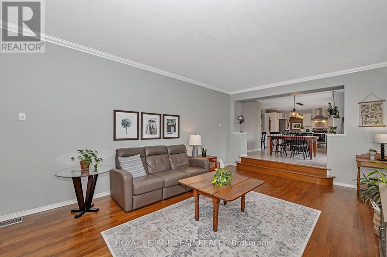 28330707/6891-twin-lakes-avenue/greely/ottawa/ontario/K4P1P1_18