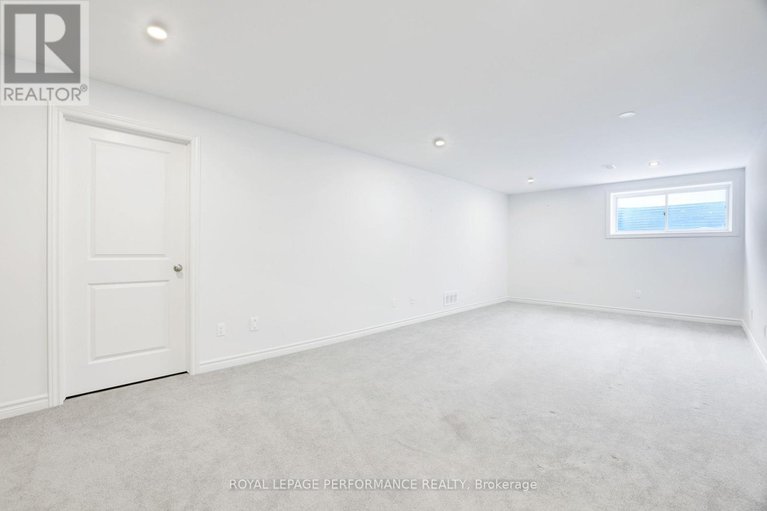 29228458/669-cordelette-circle-e/mer-bleuebradley-estatesanderson-park/ottawa/ontario/K1W0P2_32