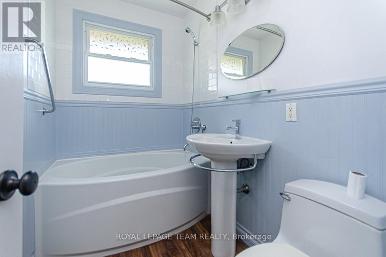 28514430/16-brook-lane/meadowlandscrestview/ottawa/ontario/K2G1R9_14