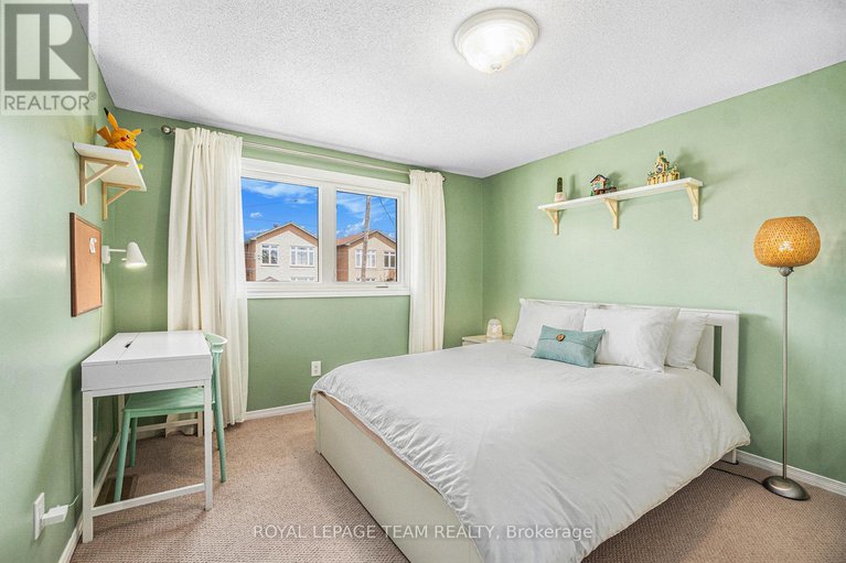 28648359/1352-maxime-street/pineview/ottawa/ontario/K1B3L1_20