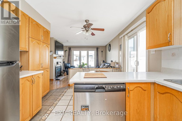28746795/2103-gardenway-drive/fallingbrookgardenway-south/ottawa/ontario/K4A3K2_17