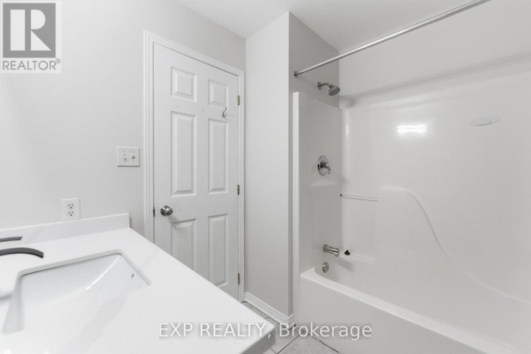 29298389/30-fieldberry-private/stonebridge/ottawa/ontario/K2J5E8_27