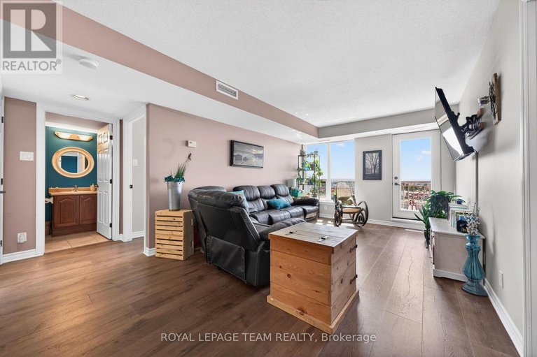 29651493/811-120-grant-carman-drive/mooneys-bayrevelstoke/ottawa/ontario/K2E1C8_22