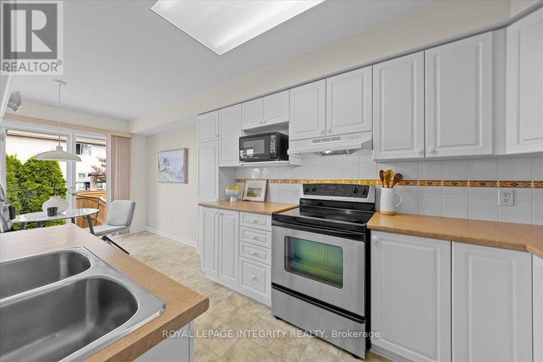 28809017/2093-bergamot-circle/springridgeeast-village/ottawa/ontario/K4A4R4_13